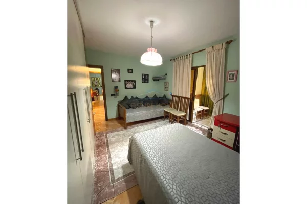 Shtepi ne shitje Apartament ne Tirane, 3+1, Mobilimi E mobiluar, Pagesa 220,000  Euro.