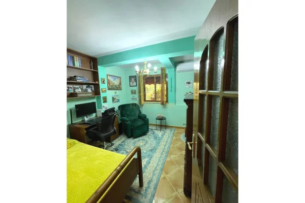 Shtepi ne shitje Apartament ne Tirane, 3+1, Mobilimi E mobiluar, Pagesa 220,000  Euro.