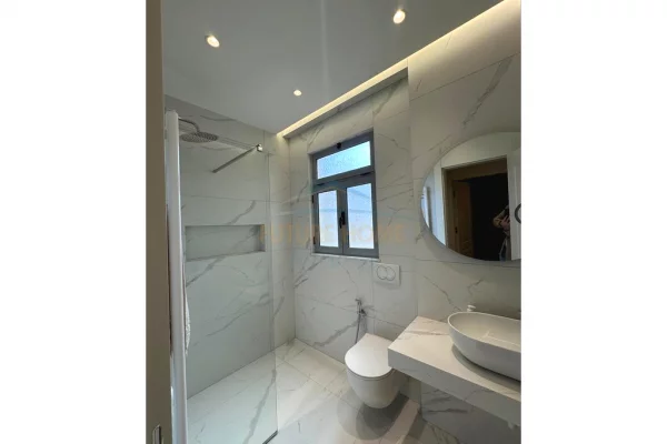 Shtepi ne shitje Apartament ne Tirane, 2+1, Mobilimi E mobiluar, Pagesa 135,000  Euro.