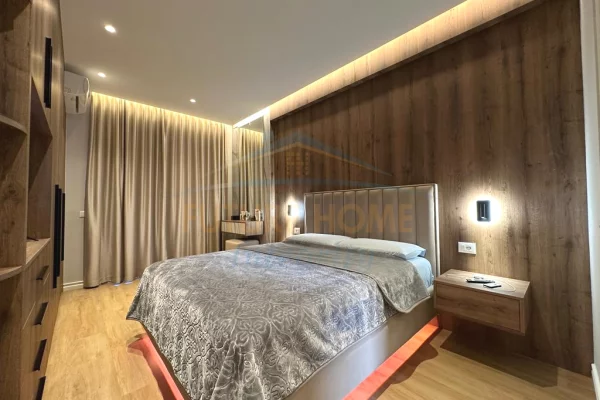 Shtepi ne shitje Apartament ne Tirane, 2+1, Mobilimi E mobiluar, Pagesa 135,000  Euro.