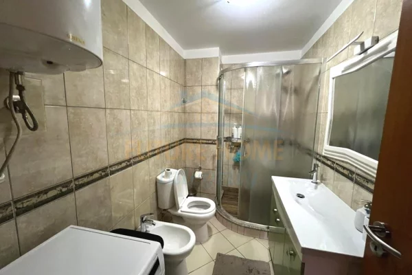 Shtepi ne shitje Apartament ne Tirane, 3+1, Mobilimi E mobiluar, Pagesa 220,000  Euro.