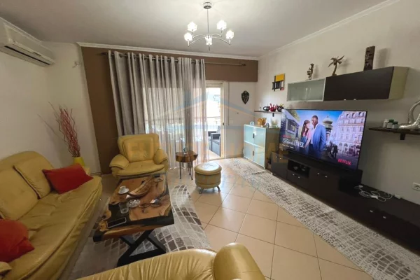 Shtepi ne shitje Apartament ne Tirane, 3+1, Mobilimi E mobiluar, Pagesa 220,000  Euro.