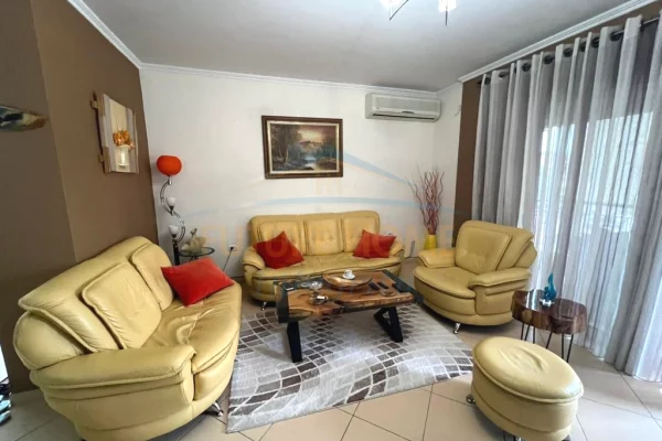 Shitet, Apartament 3+1+2, Ali Demi, 220.000€