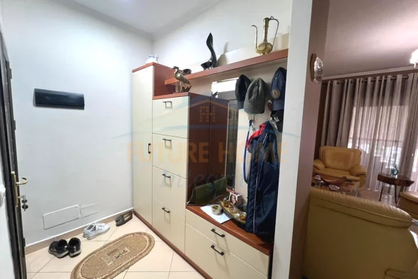 Shtepi ne shitje Apartament ne Tirane, 3+1, Mobilimi E mobiluar, Pagesa 220,000  Euro.