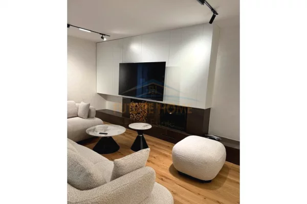 Shitet, Penthouse 3+1+3+2 Poste Parkimi, Liqeni i Thate, 680000 Euro