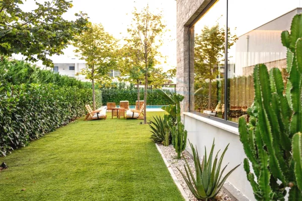 Shitet, Vilë Dyshe, Kompleksi "San Pietro", Gjiri i Lalëzit, 835000 Euro