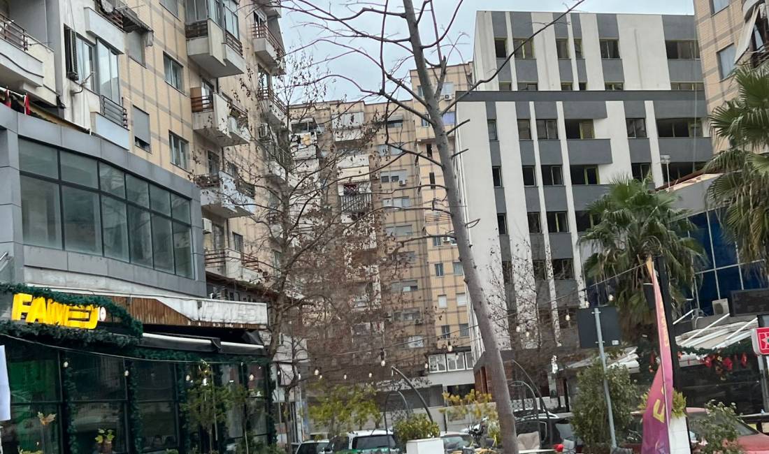 Shiten 10 poste parkimi ne Astir 17000Euro\posti