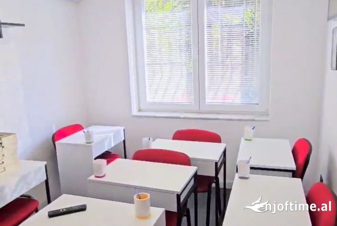 Jepet ambjent biznesi me qira 700Euro