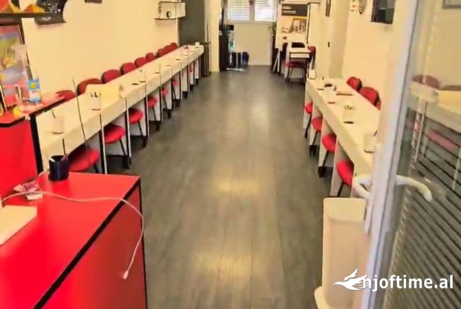 Jepet ambjent biznesi me qira 700€