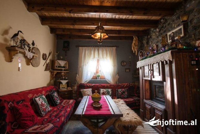 Ambiente Commerciale in Vendita 6+1 a Koriza - 250,000 Euro