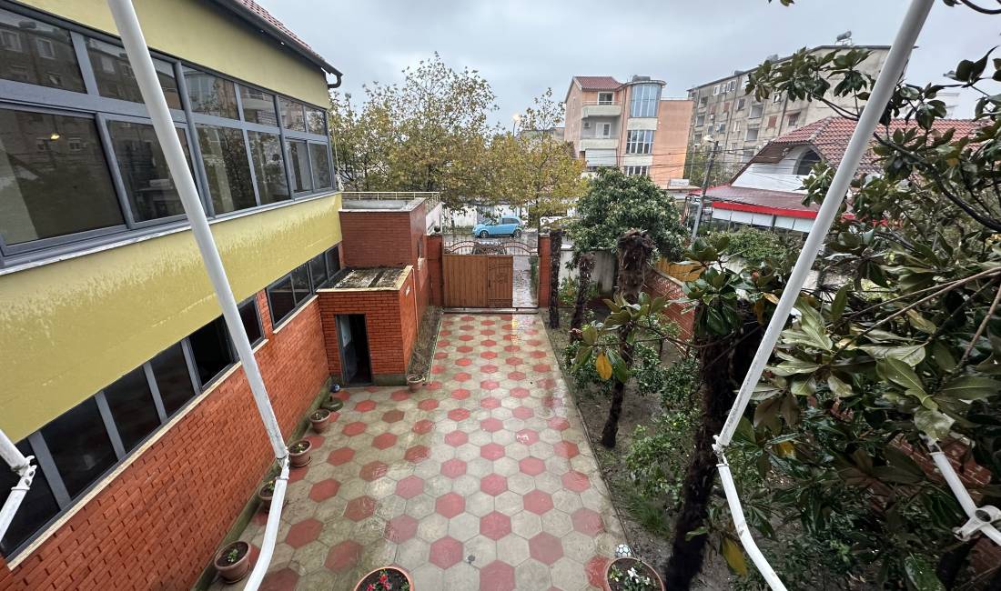 Vile 3-kateshe per qera siperfaqa totale 486m ndertim 