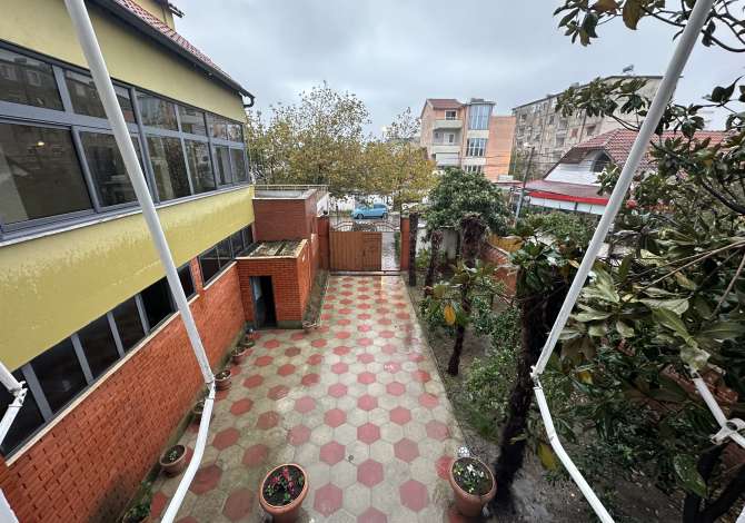 Ambient biznesi me qera 3+1 ne Tirane - 1,000 Euro