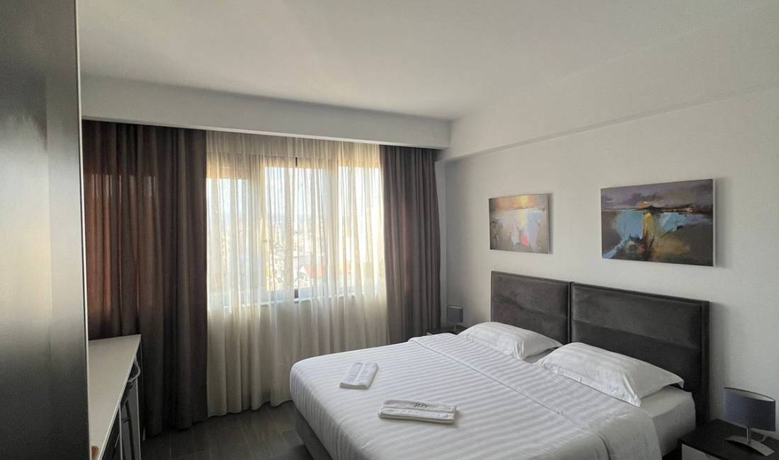 APARTAMENT I PERSHTATUR PER AIRBNB NE SHiTJE, BLLOKU.