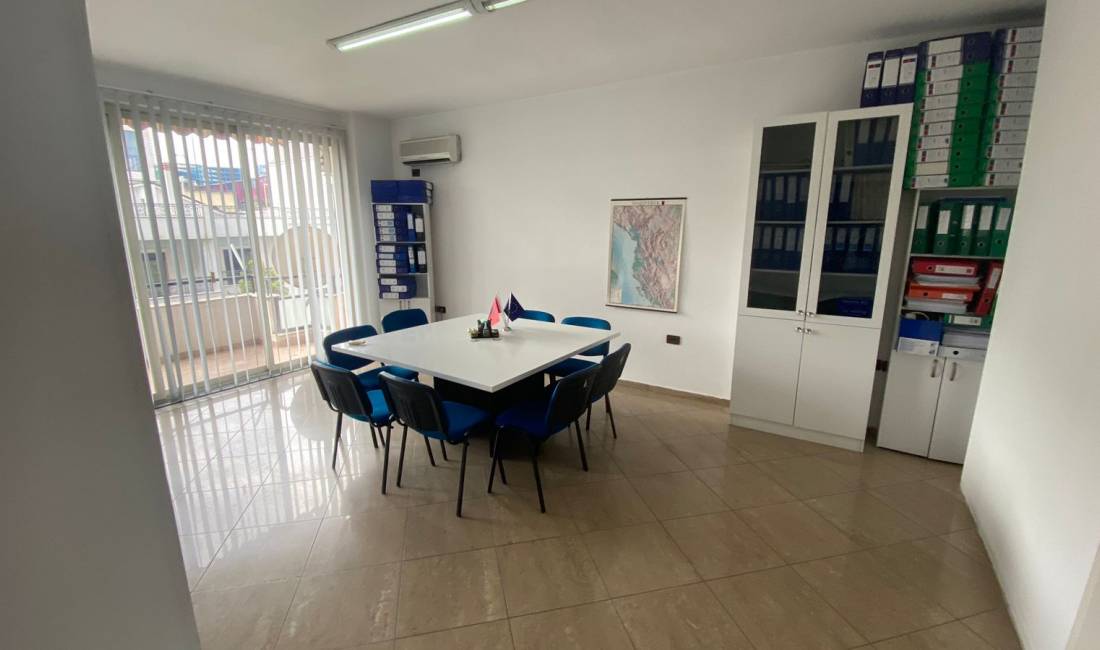 AMBIENT PER ZYRE ME QERA, RTSH.