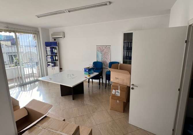 Ambient biznesi me qera 3+1 ne Tirane - 1,000 Euro