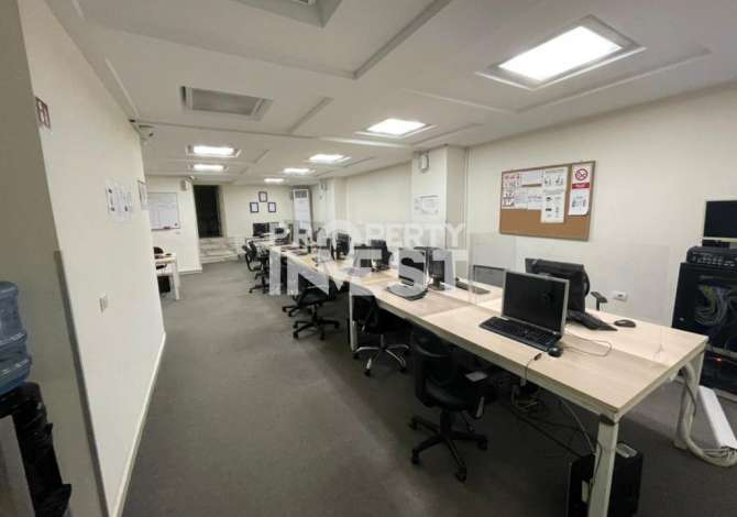 AMBIENT PER ZYRA ME QERA, BLLOKU.