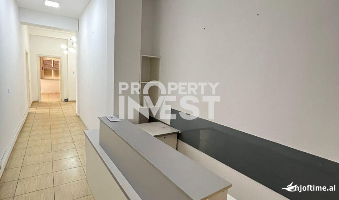 AMBIENT ME QERA PER ZYRA, BLLOKU.