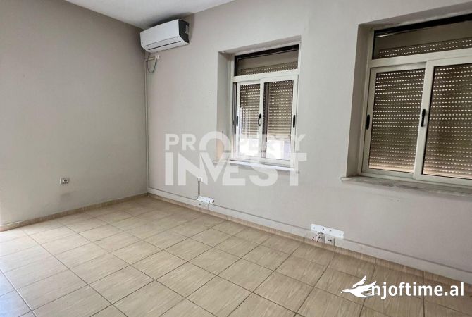 AMBIENT ME QERA PER ZYRA, BLLOKU.