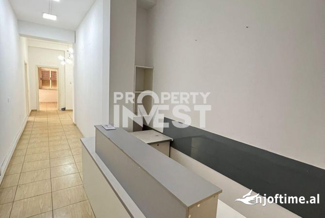 Ambiente Commerciale in Affitto 3+1 a Tirana - 1,500 Euro