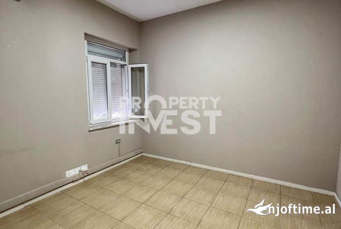 Ambiente Commerciale in Affitto 3+1 a Tirana - 1,500 Euro