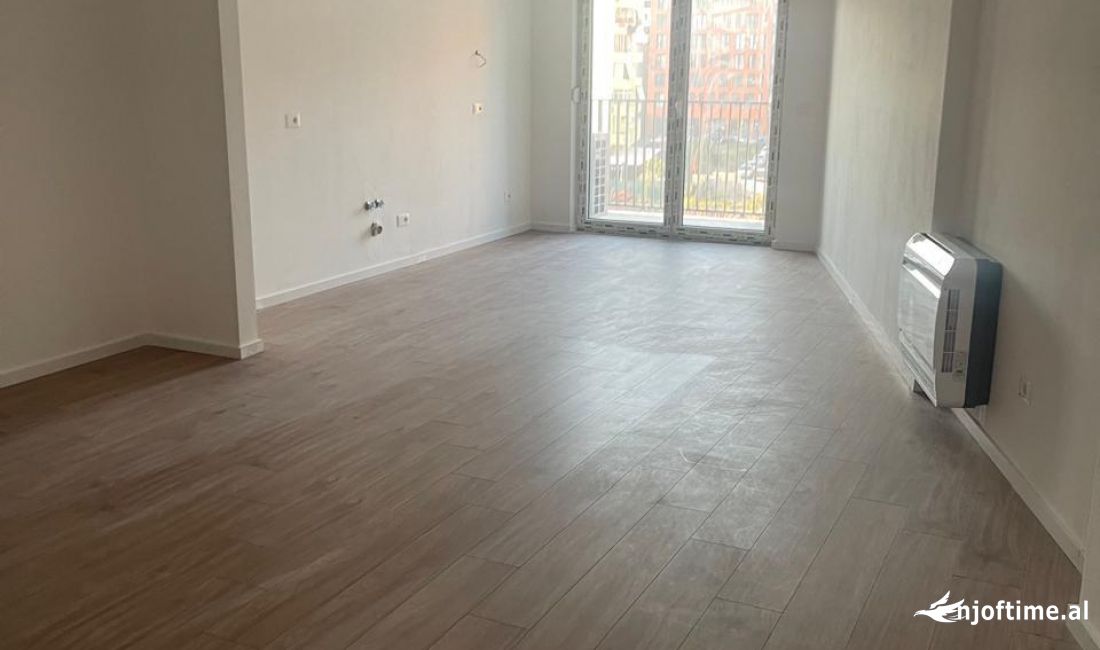 APARTAMENT/ZYRE ME QERA 3+1+2, BULEVARDI I RI.