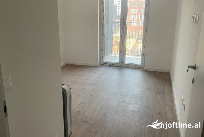 APARTAMENT/ZYRE ME QERA 3+1+2, BULEVARDI I RI.
