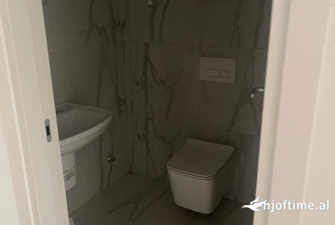 APARTAMENT/ZYRE ME QERA 3+1+2, BULEVARDI I RI.