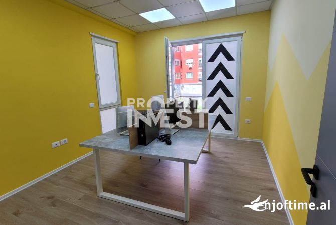 AMBIENT PER ZYRA ME QERA, SHESHI SKENDERBEJ.