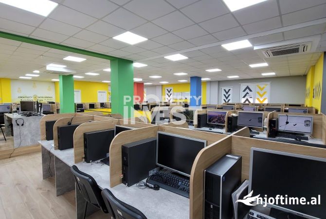 AMBIENT PER ZYRA ME QERA, SHESHI SKENDERBEJ.