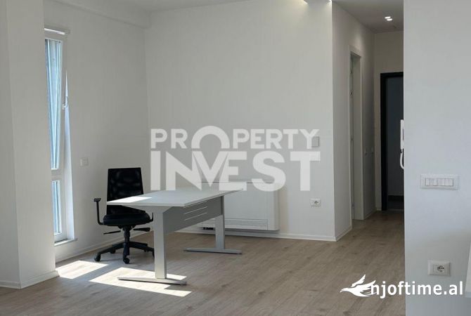 AMBIENT ME QERA, QENDER.