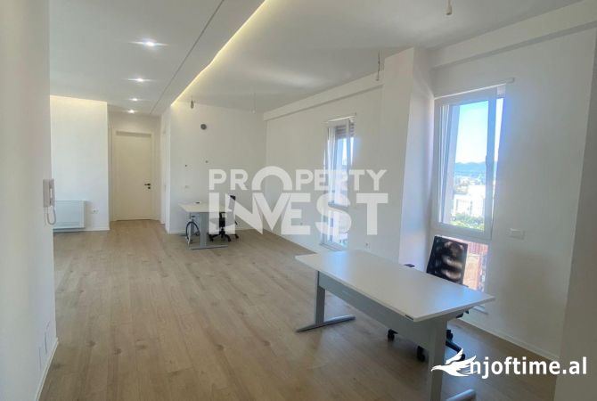 AMBIENT ME QERA, QENDER.