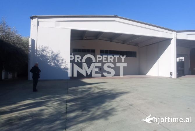 Ambiente Commerciale in Affitto 4+1 a Tirana - 4,000 Euro