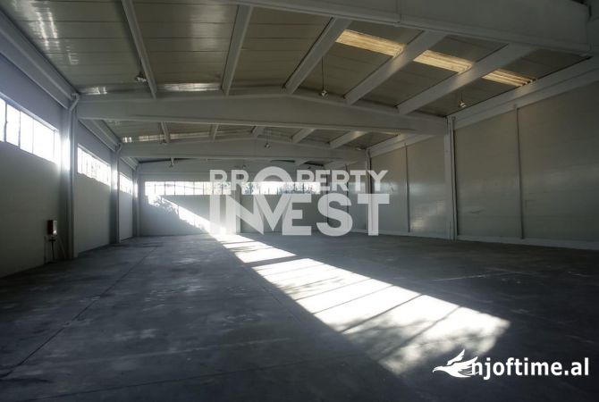 Ambiente Commerciale in Affitto 4+1 a Tirana - 4,000 Euro