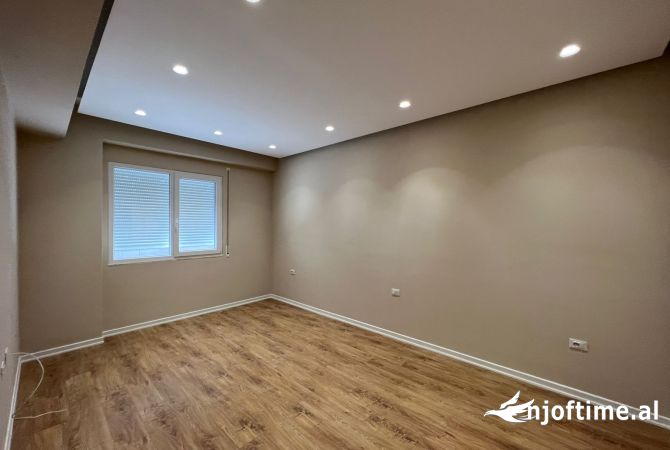 APARTAMENT PER ZYRA ME QERA, SELVIA.