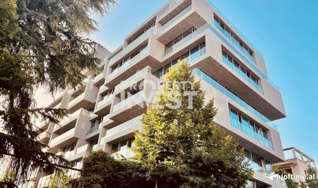 AMBIENT BIZNESI ME QERA, PRESIDENCA. WEST.