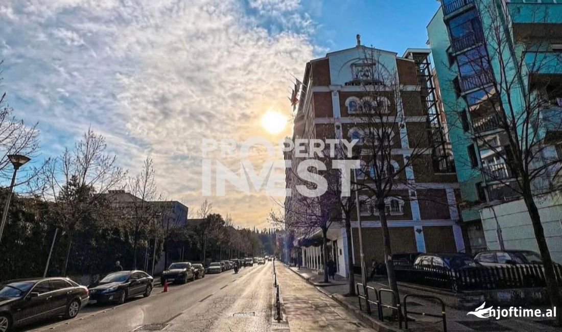 ZYRE NE SHITJE, GARDA.