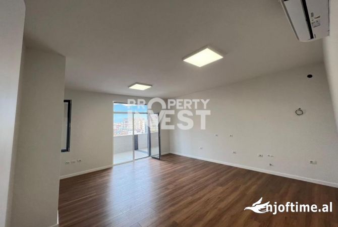 AMBIENT PER ZYRA ME QERA, TOPTANI.