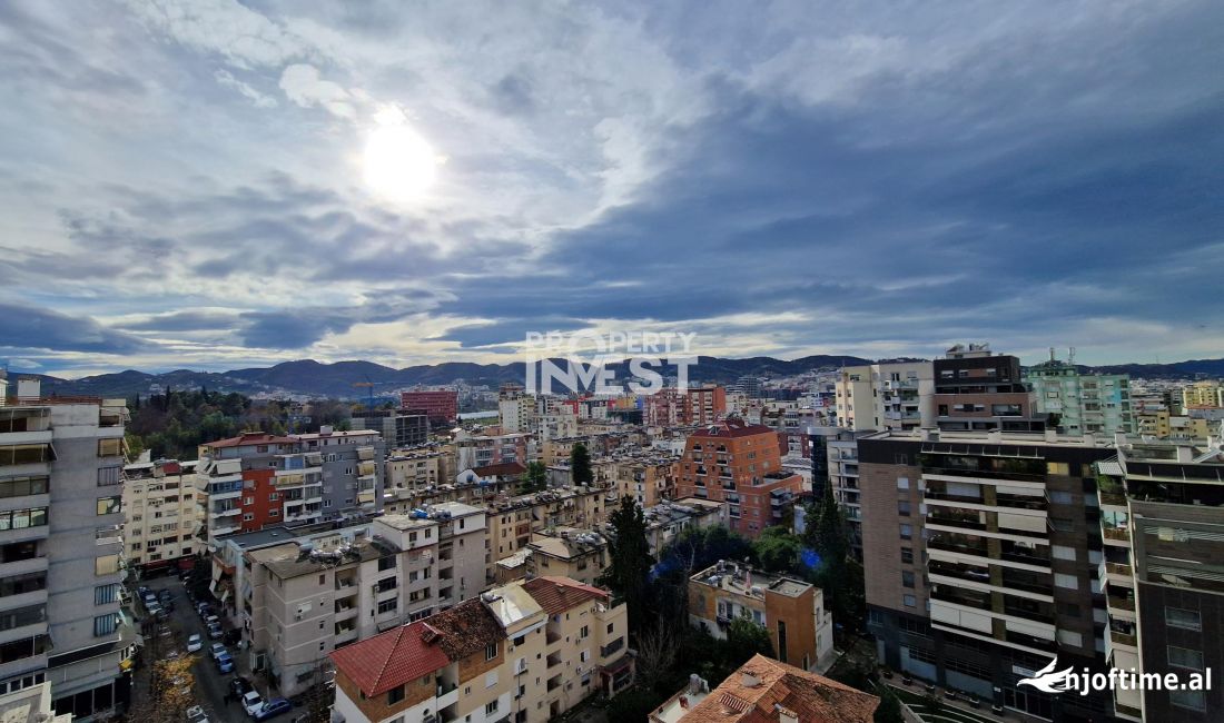 AMBIENT PER ZYRA ME QERA, BLLOKU.