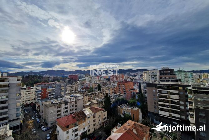 AMBIENT PER ZYRA ME QERA, BLLOKU.