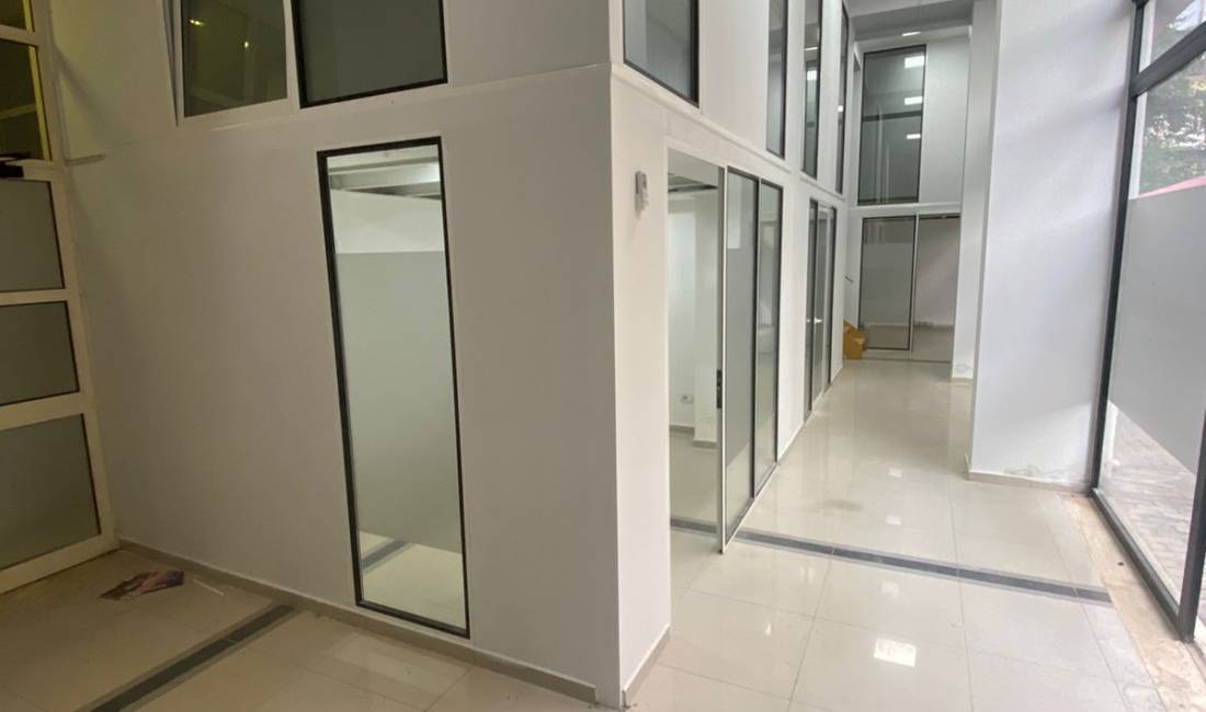 AMBJENT BIZNESI ME QIRA TEK RRUGA KAVAJES