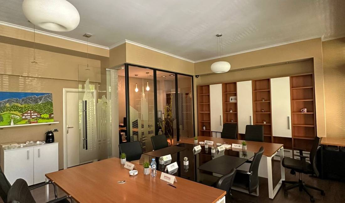 JEPET AMBJENT ZYRE ME QIRA PRANE MYSLYM SHYRIT