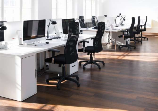 Ambiente Commerciale in Affitto 3+1 a Tirana - 1,500 Euro