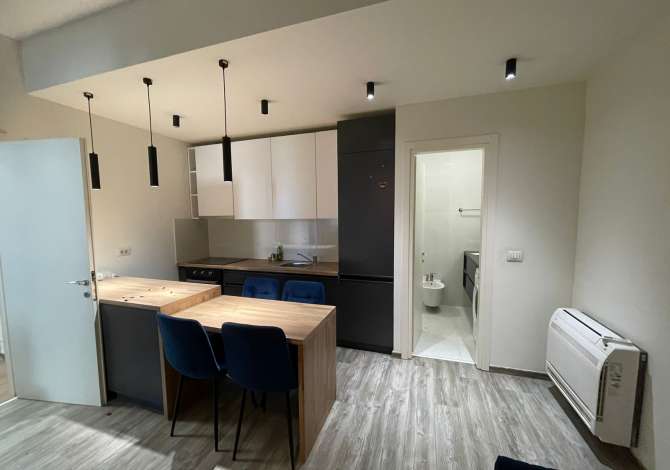 Ambiente Commerciale in Affitto 3+1 a Tirana - 600 Euro