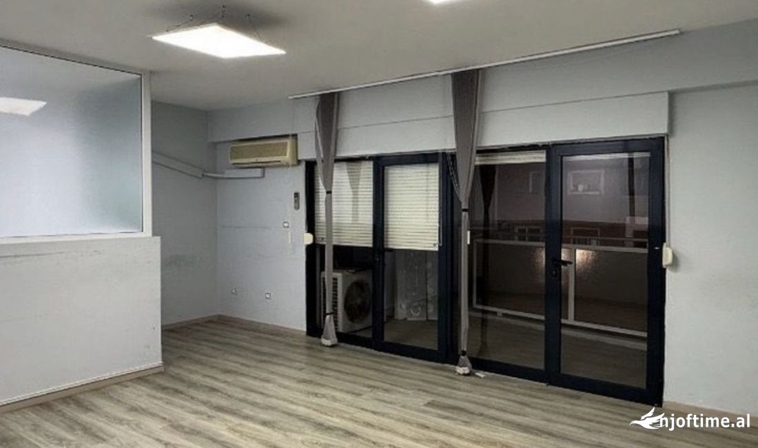 JEPET AMBJENT PER ZYRA ME QIRA NE BLLOK