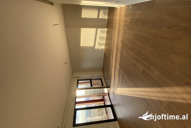 Ambiente Commerciale in Affitto 3+1 a Tirana - 1,600 Euro