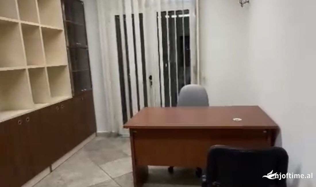 AMBJENT PER ZYRA ME QIRA TEK GJYKATA