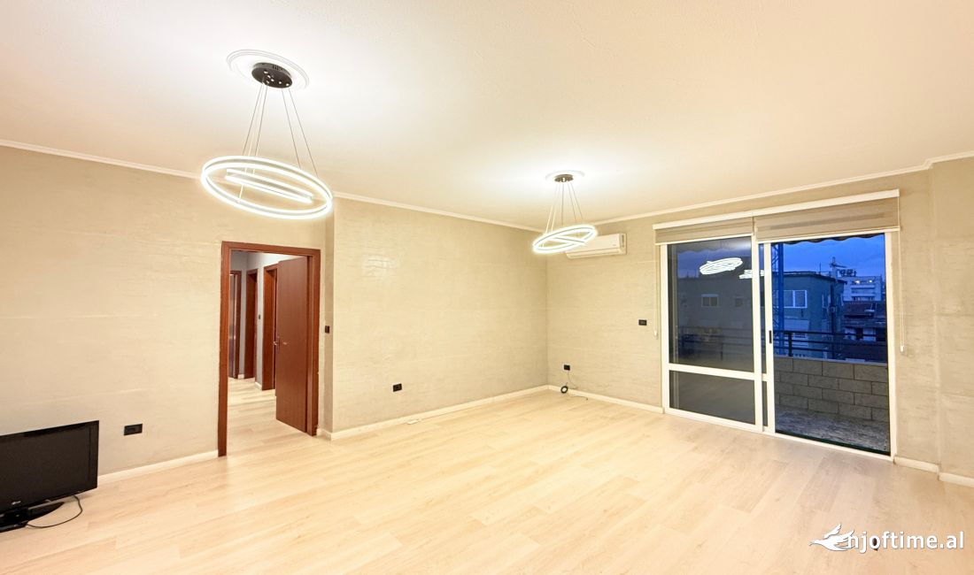 JEPET AMBJENT PER ZYRA +PARKIM NE BLLOK