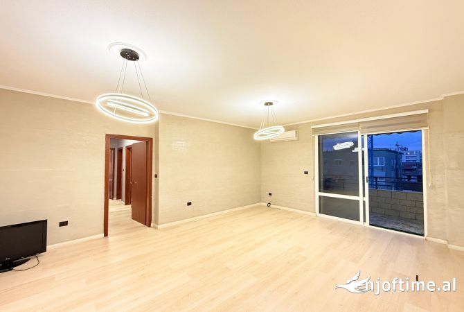 JEPET AMBJENT PER ZYRA +PARKIM NE BLLOK