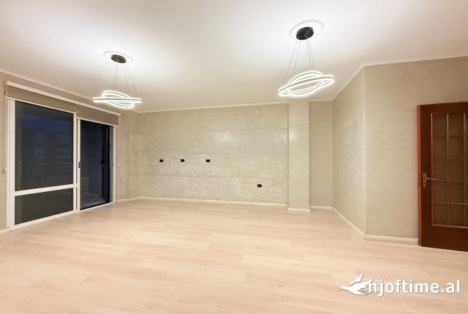 JEPET AMBJENT PER ZYRA +PARKIM NE BLLOK