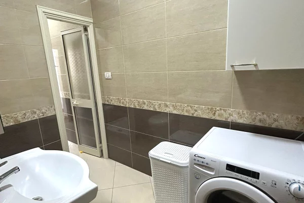 Shtepi me qera Apartament ne Tirane, 2+1, Mobilimi E mobiluar, Pagesa 650  Euro.